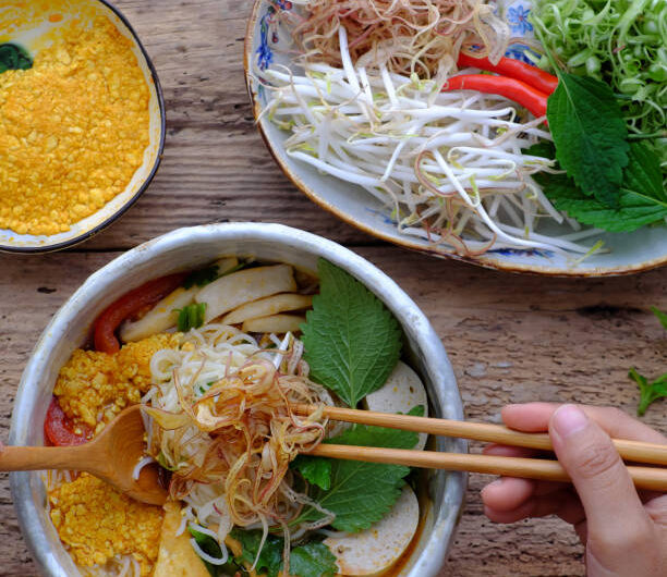 Bun Rieu (Vietnamese Crab Noodle Soup)